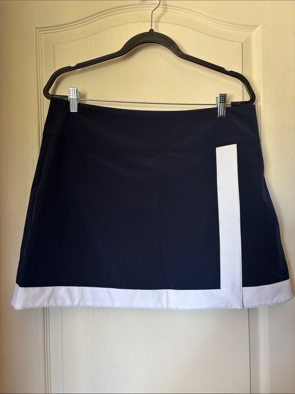 Vineyard Vines Navy Skort with White Accent
